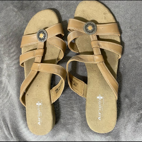 11 wide sandals